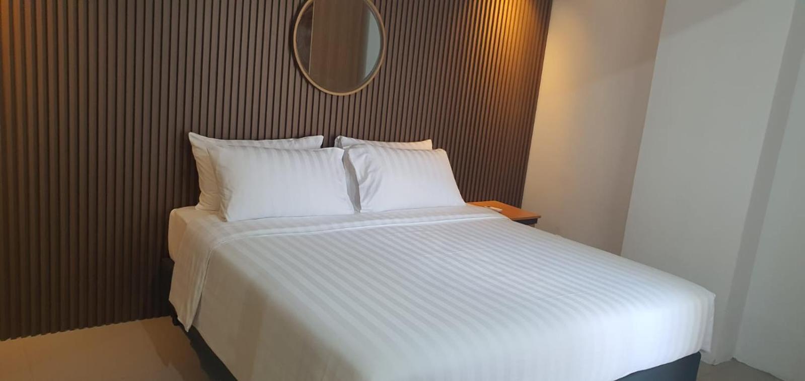 Pondokcabe Hilir Nemuru Hotel Ciputat מראה חיצוני תמונה